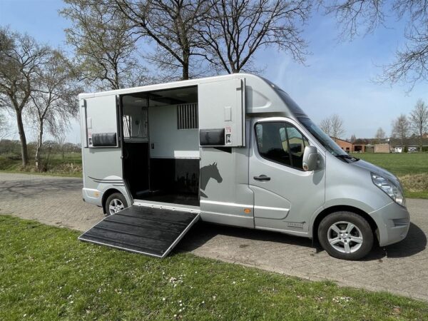 Camion 2 chevaux Renault Master 150 D – Image 16