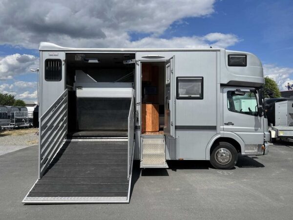 Camion chevaux 3 chevaux Mercedes-Benz – Image 6